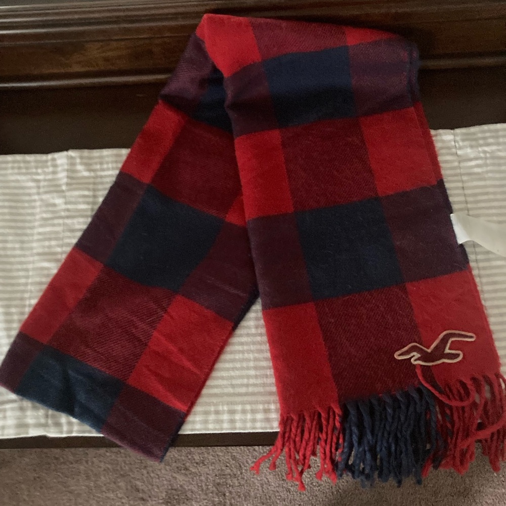 Hollister rare Red and Navy Plaid Scarf. Excellent condition. Wore once.